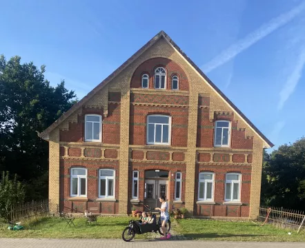 Leben und Lachen im alten Bauernhaus nahe Harburg: Hausgemeinschaft mit Kindern