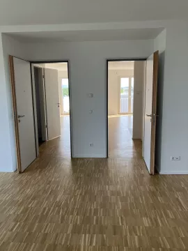 Cluster Leben mit Blick auf die Wohnungstüren von CE 1 und CE 2