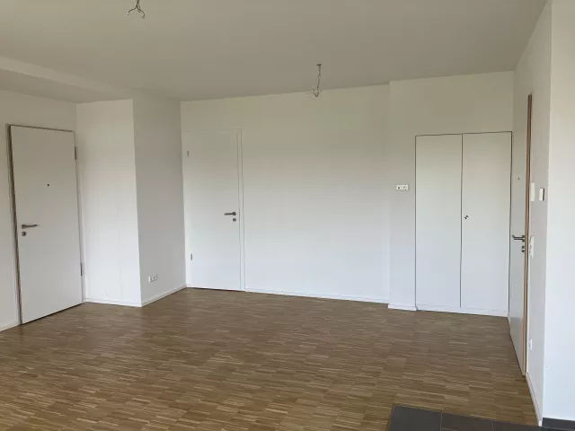 Cluster Leben mit Blick auf Wohnungseingangstüre